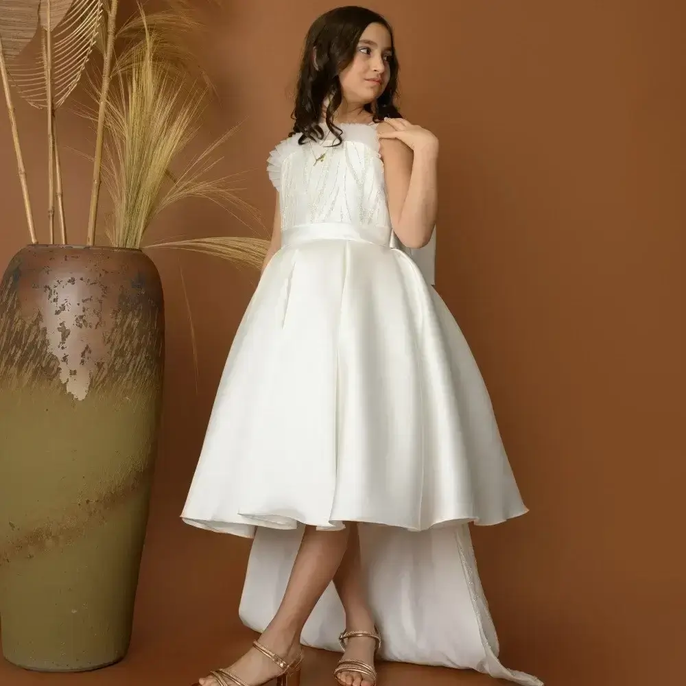 فستان بناتي سهرة بتصميم ذيل وتطريز ناعم من توتي كيدز مع كود خصم توتي كيدز