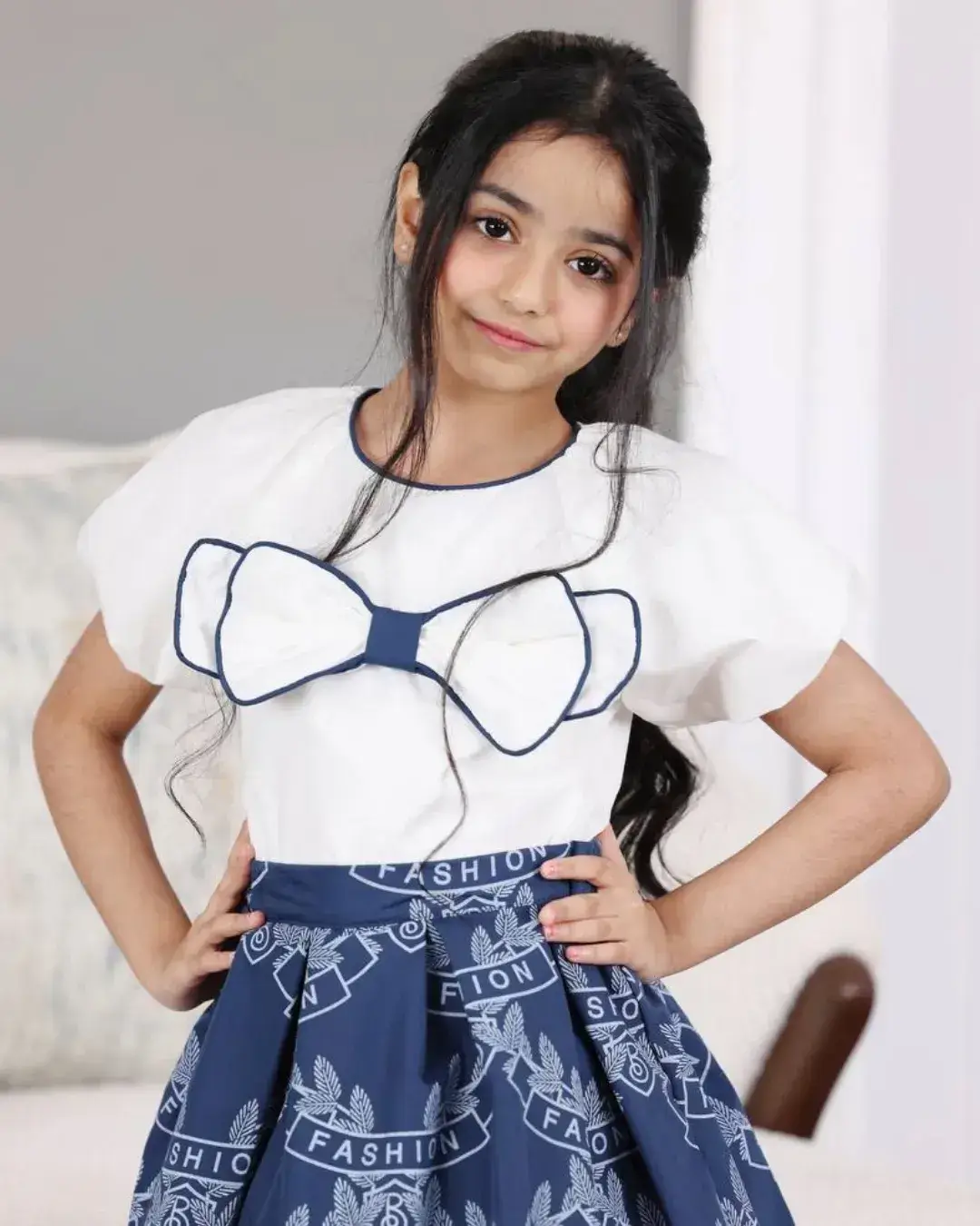 بلوزة بناتي اطفال ابيض فيونكة على الصدر، من العيسائي مع كود خصم العيسائي